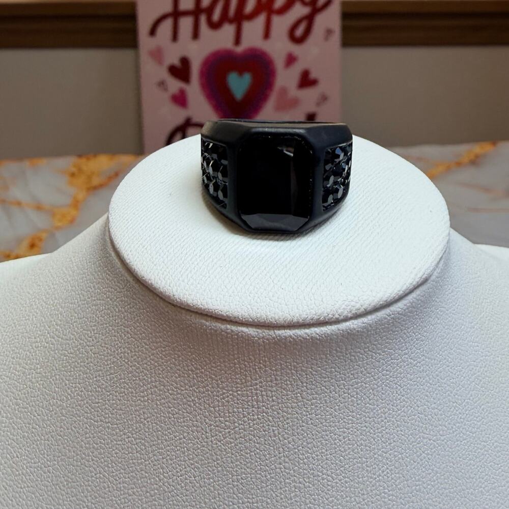 Unisex ring black with black rhinestones